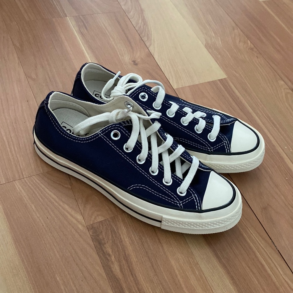 BRAND NEW CONVERSE- never worn!